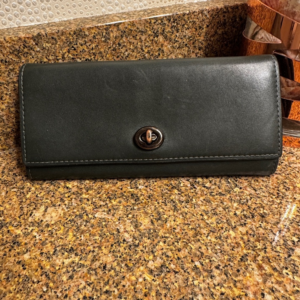 COACH  VINTAGE‎ 12134 Ivy Leather Slim Turnlock Envelope Flap Women's